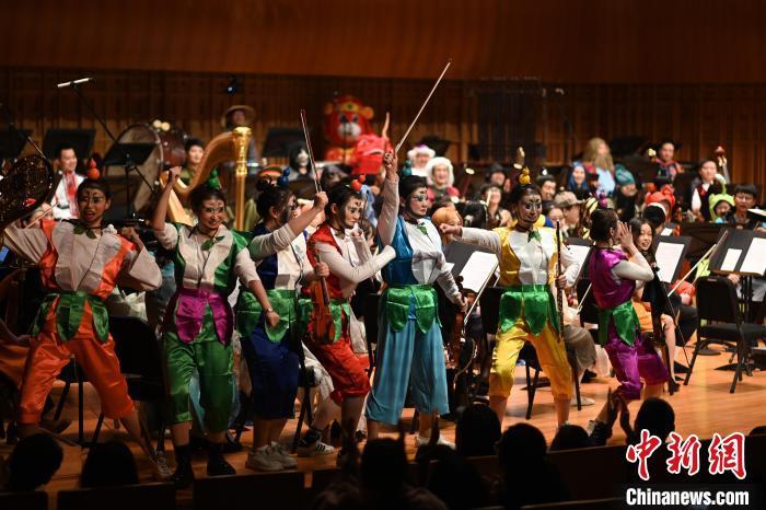 “音樂奇妙夜”西安上演歌者、樂手化身“卡通人”