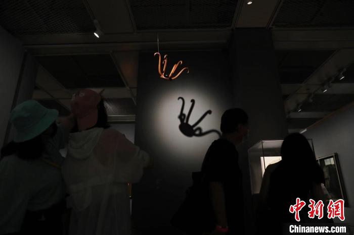 杜尚作品《帽架》?！埡鄠?攝