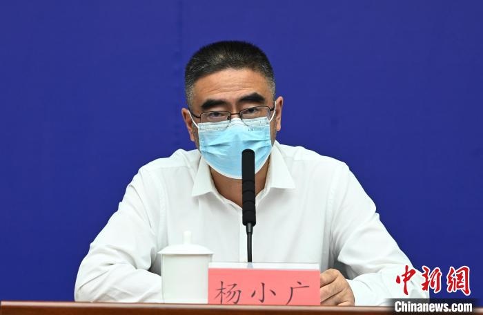 成都市政府副秘書長、市衛(wèi)健委主任楊小廣?！“苍?攝