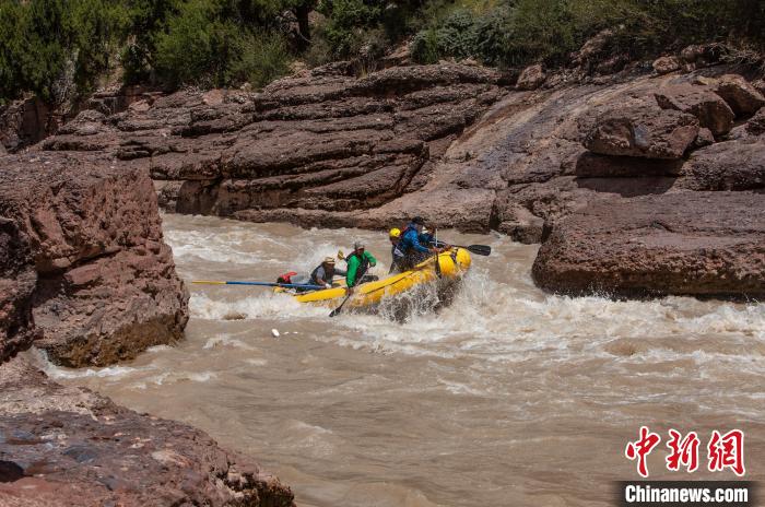 圖為瀾滄江生態(tài)漂流?！憸娼雌饔邢薰竟﹫D