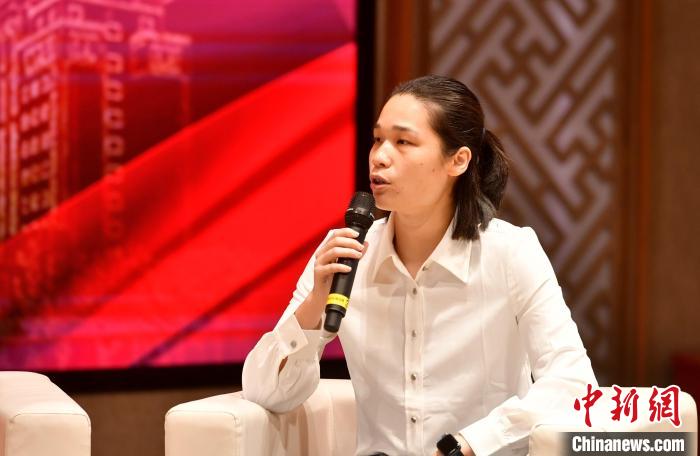 圖為林莉在福建師范大學(xué)分享會(huì)上發(fā)言。　呂明 攝