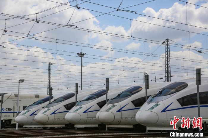 哈鐵管轄高鐵動(dòng)車組。　哈鐵提供