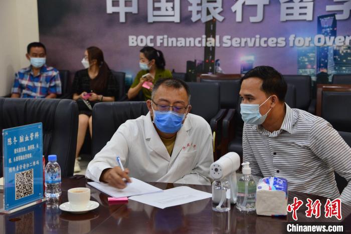 活動現(xiàn)場?！∮嘞娆B 攝