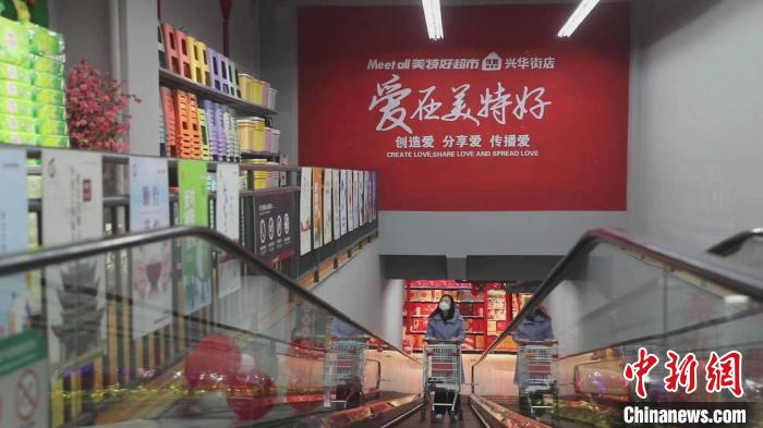 美特好從一家不足百平方米小店，一路發(fā)展成華北零售業(yè)領(lǐng)軍企業(yè)、中國百強(qiáng)商業(yè)連鎖集團(tuán)、中國零售500強(qiáng)。　向上 攝