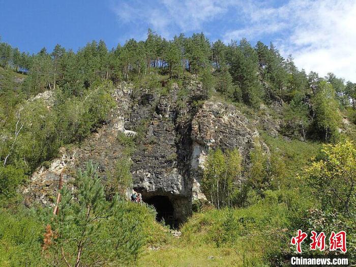 丹尼索瓦洞的入口(圖片來自Richard G. Roberts)?！∈┢樟指瘛ぷ匀?供圖