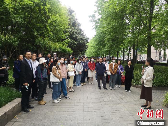 活動現(xiàn)場?！》队畋?攝