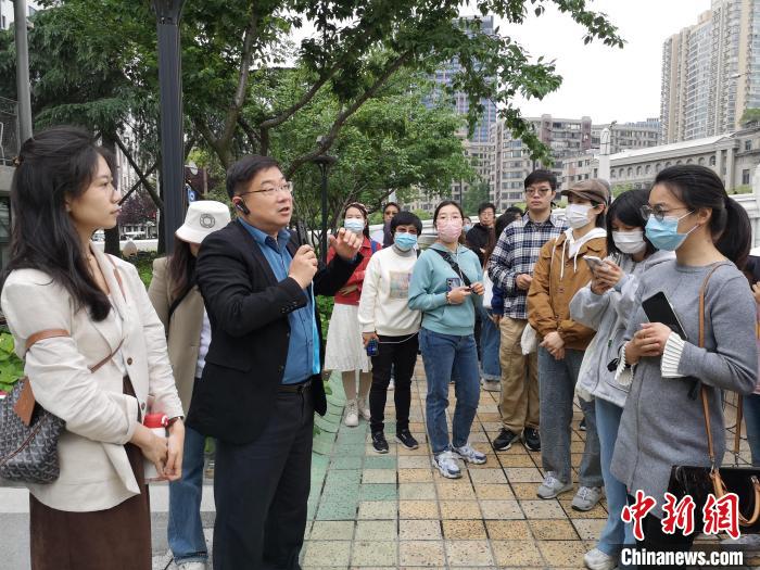 活動現(xiàn)場?！》队畋?攝