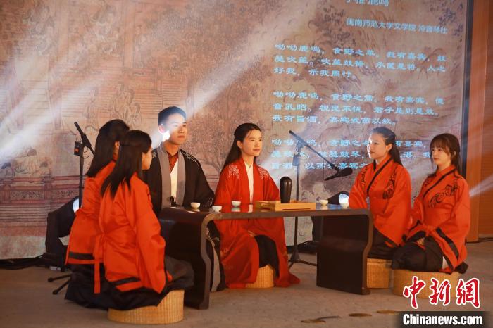 2023年閩南詩(shī)歌節(jié)開幕式暨詩(shī)歌朗誦會(huì)現(xiàn)場(chǎng)。　閩南師范大學(xué)供圖