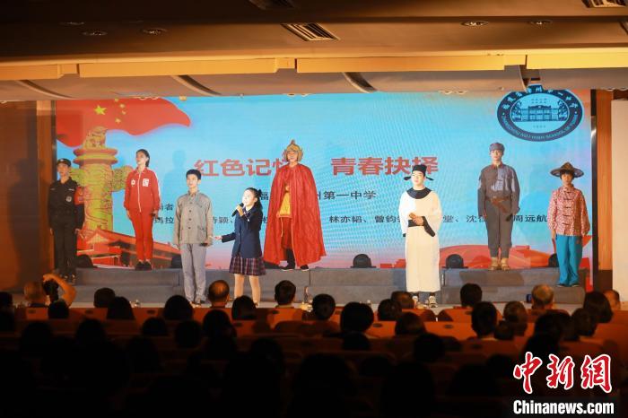 2023年閩南詩(shī)歌節(jié)開幕式暨詩(shī)歌朗誦會(huì)現(xiàn)場(chǎng)。　閩南師范大學(xué)供圖