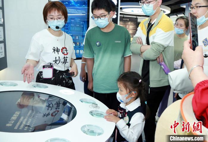 中科院公眾科學(xué)日：“科普盛宴”讓公眾“遇見(jiàn)科學(xué)、預(yù)見(jiàn)未來(lái)”