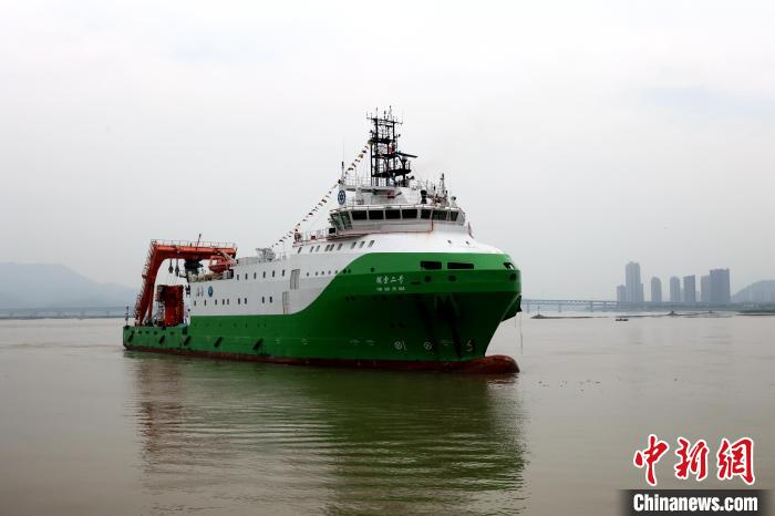 圖為“探索二號”科考船。　吳丹紅 攝