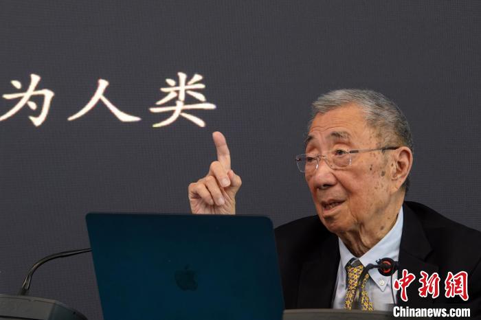 高能論壇上，丁肇中先生與現(xiàn)場聽眾交流?！?lt;a target='_blank' href='/'><p  align=