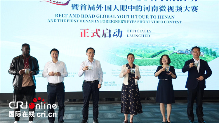 與會(huì)嘉賓共同舉杯啟動(dòng)活動(dòng)。賈親親 攝