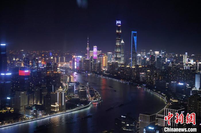 6月3日晚，鳥瞰上海黃浦江兩岸城市夜景?！∫罅⑶?攝