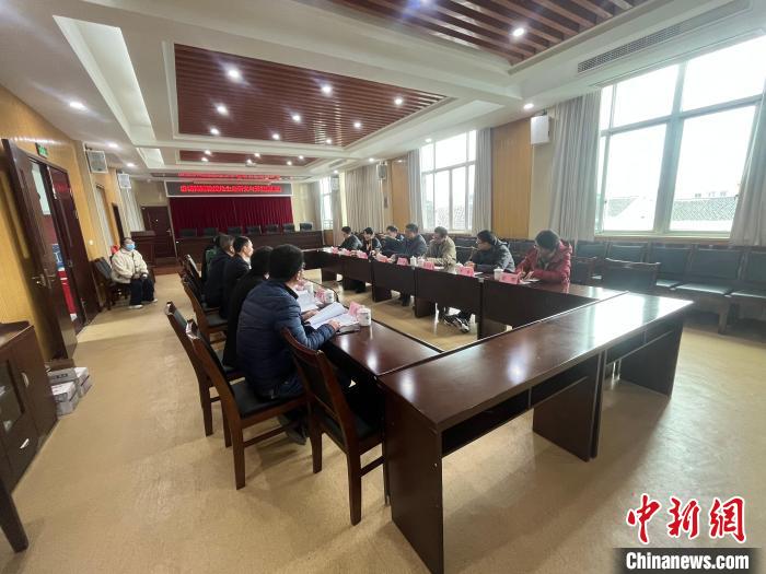 寧波大學(xué)東海研究院召開(kāi)相關(guān)工作會(huì)議。(資料圖) 寧波大學(xué)東海研究院供圖