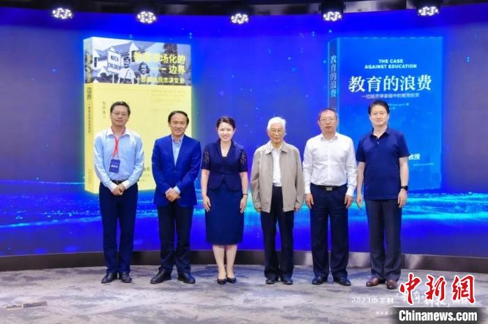 數(shù)智時代教育面臨怎樣的新機(jī)遇？專家：積極挖潛創(chuàng)新、謹(jǐn)慎應(yīng)對挑戰(zhàn)