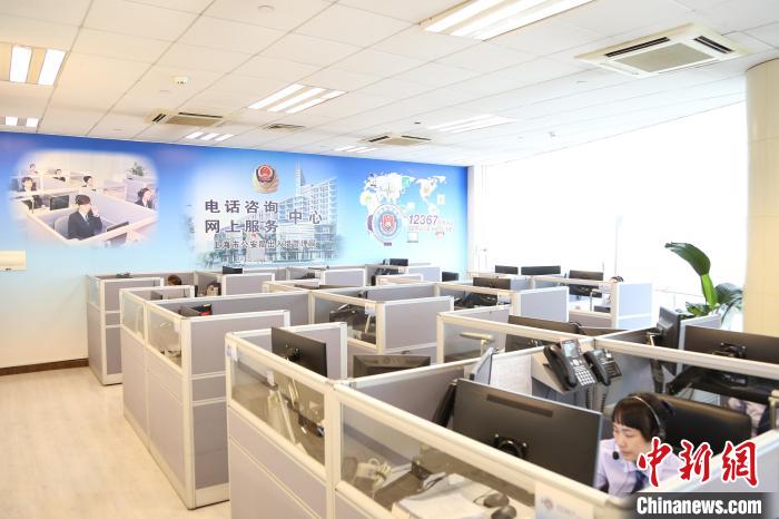 警方表示，自2023年1月9日至5月31日，上海出入境12367服務(wù)平臺還累計(jì)接處來電超15萬通?！∩虾Ｊ泄簿止﹫D