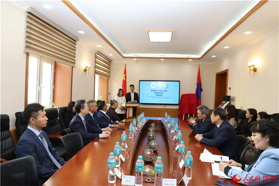 翻譯研究中心揭牌儀式現(xiàn)場。人民網(wǎng)記者 霍文攝