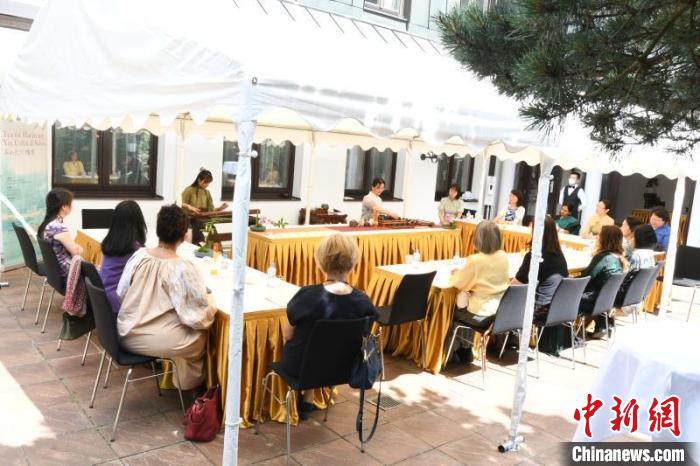 圖為活動現(xiàn)場?！“亓种袊幕行墓﹫D。