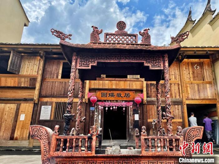 臺(tái)灣上趣開新團(tuán)隊(duì)入駐古田縣平湖鎮(zhèn)端上村，以“圓瑛法師故里”為主題打造愛國(guó)禪意村。　呂巧琴 攝