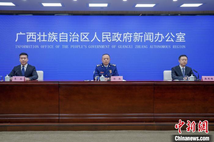 圖為發(fā)布會現(xiàn)場?！⊥跻哉?攝