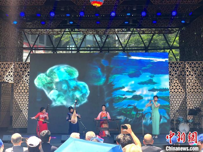 開幕式上舞臺展演之一《水龍吟》?！≈袊v東京旅游辦事處供圖