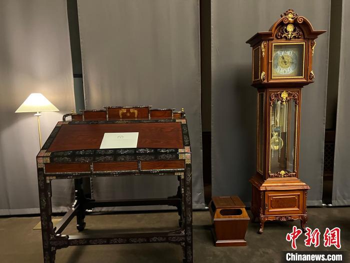 圖為春秋館展覽陳設(shè)的青瓦臺(tái)家具。　劉旭 攝