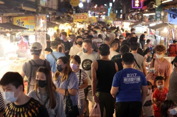 冰粉、雙皮奶、螺螄粉……臺網(wǎng)友發(fā)帖：臺灣街頭越來越多大陸小吃