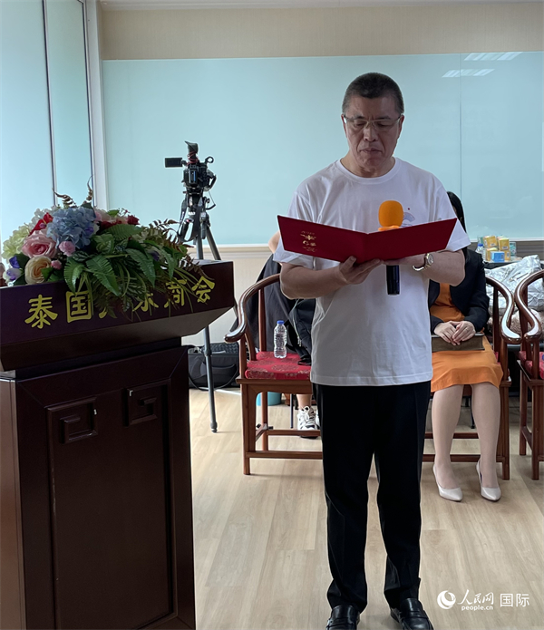 泰國浙江商會會長祁曉云受泰國華僑華人和駐泰各級商會機(jī)構(gòu)委托發(fā)出倡議，華僑華人群體將積極助力亞運(yùn)會舉行。人民網(wǎng)記者 劉慧攝