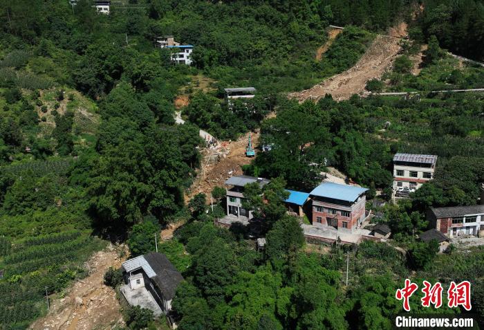 圖為航拍重慶萬(wàn)州救援現(xiàn)場(chǎng)?！￡惓?攝