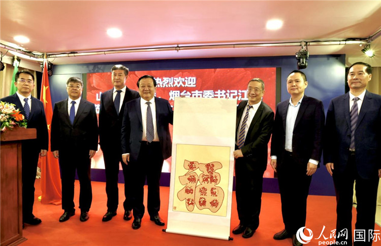 參加座談會的主要嘉賓合影留念。人民網(wǎng)記者宋亦然攝