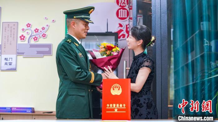 軍功章有你的一半?！堦愑?攝