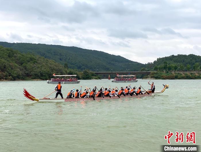 圖為龍舟賽活動?！￡愳o 攝