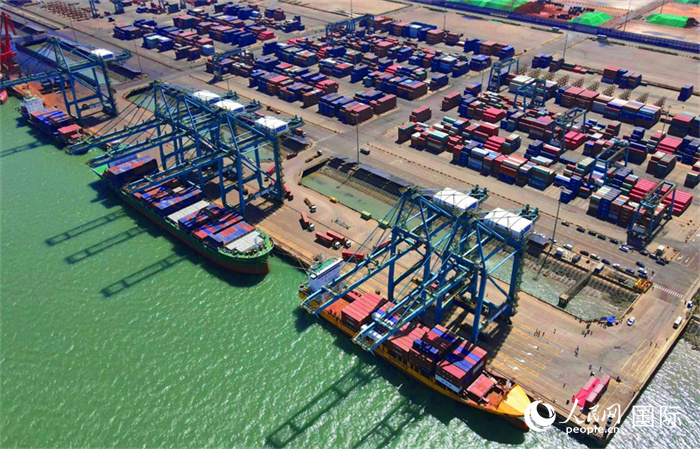 黃驊港綜合港區(qū)航拍圖。人民網(wǎng) 周博攝