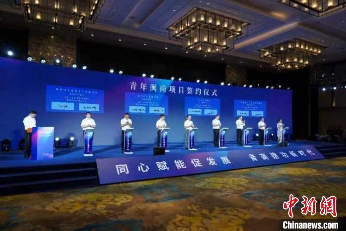 圖為海內(nèi)外青年閩商大會(huì)現(xiàn)場(chǎng)?！≈鬓k方供圖