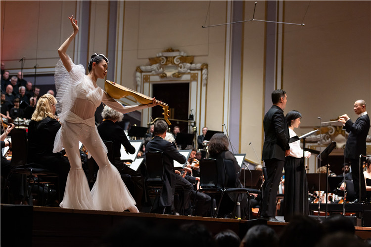 圖8月5日，2023愛丁堡國(guó)際藝術(shù)節(jié)開幕式音樂會(huì)《慈悲頌》的演出現(xiàn)場(chǎng)。藝術(shù)節(jié)組委會(huì)供圖