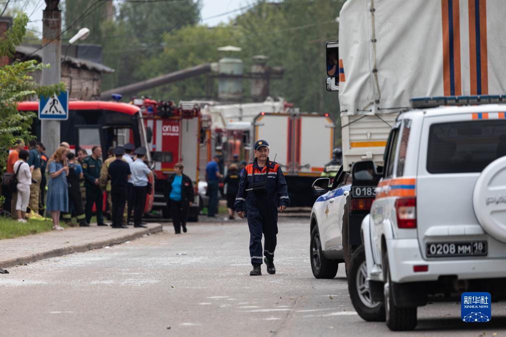 8月9日，在俄羅斯莫斯科州，救援人員在現(xiàn)場(chǎng)工作。