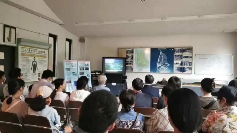 觀看日軍發(fā)動(dòng)毒氣戰(zhàn)的影像資料。中國(guó)駐大阪總領(lǐng)事館供圖