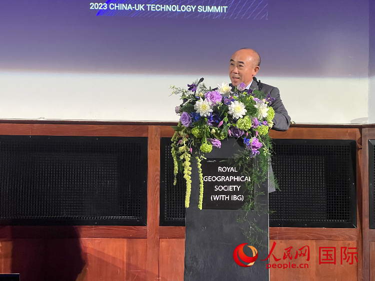 中國駐英國使館科技公參丁明勤發(fā)表致辭。人民網(wǎng)記者 周卓斌攝