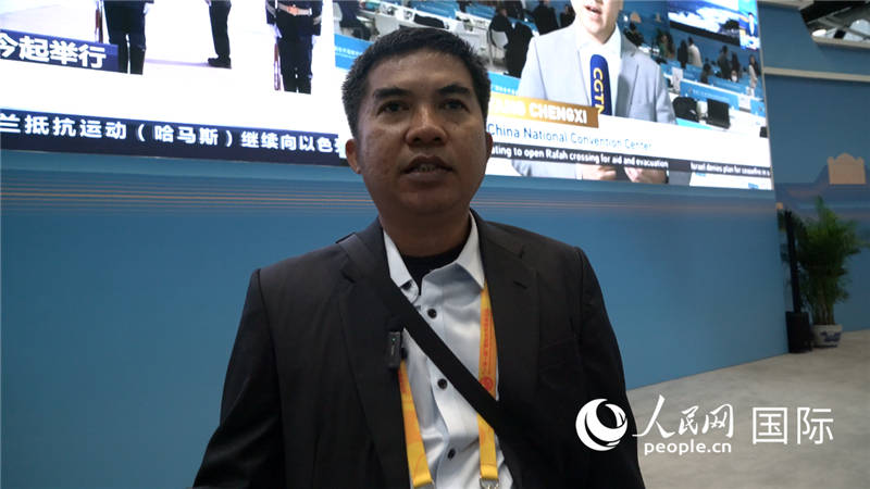 印尼《辛加朗綜合日報》記者班邦·蘇利斯提奧（Bambang Sulistio）與記者交談。人民網(wǎng) 楊春燕攝