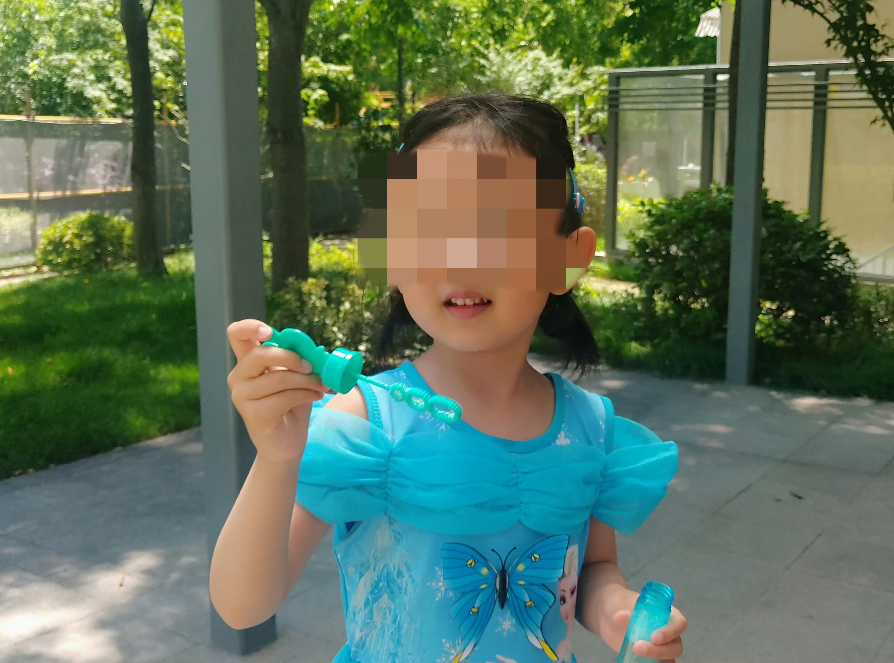 海灘失蹤女童。圖源：女童家人社交賬號