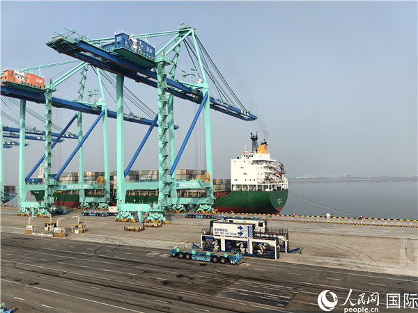天津港北疆港區(qū)C段智能化集裝箱碼頭。人民網記者 符園園攝