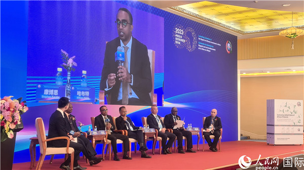 與會嘉賓展開座談。人民網(wǎng)記者 萬宇攝