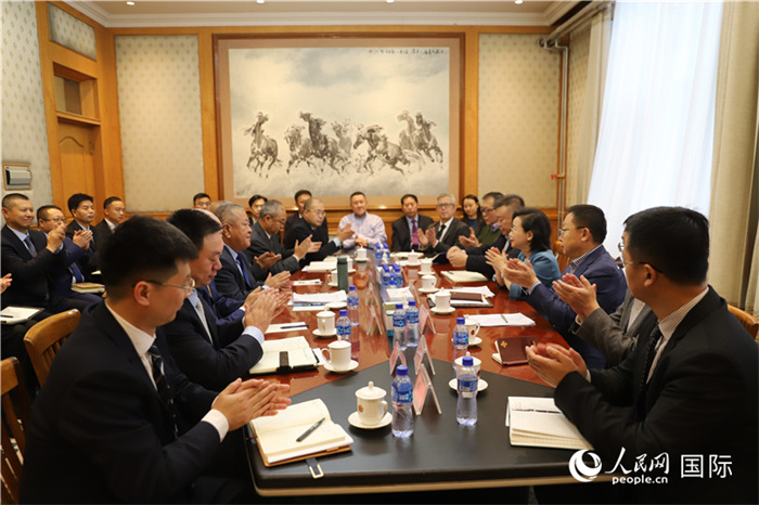 3.2023年10月30日，中國駐蒙使館座談會現(xiàn)場。人民網(wǎng)記者 霍文攝