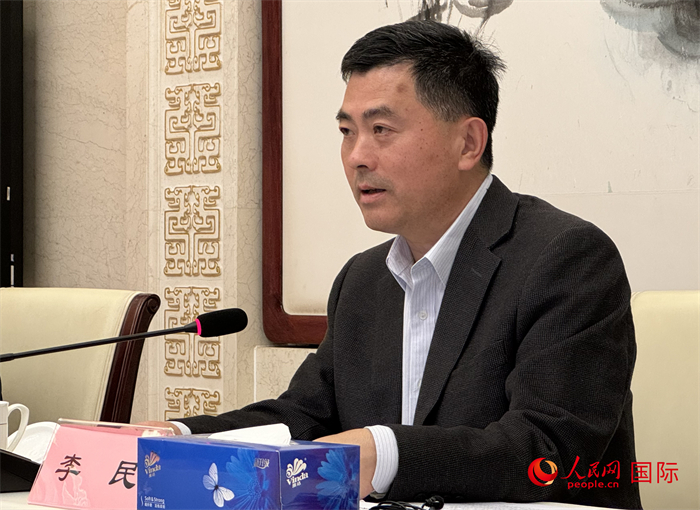 10月31日，歐美同學(xué)會秘書長李民在第五屆中法文化論壇媒體吹風(fēng)會上講話。（人民網(wǎng) 謝瑩攝）