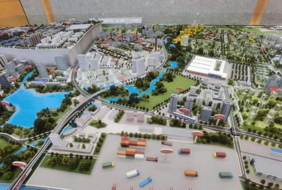 　　清水塘新能源裝備產(chǎn)業(yè)新城沙盤模型。本報(bào)記者 常雯宜攝