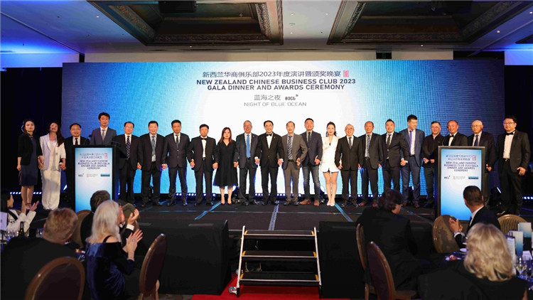 新西蘭華商聯(lián)合總會首批會員代表上臺亮相。攝影：張凱