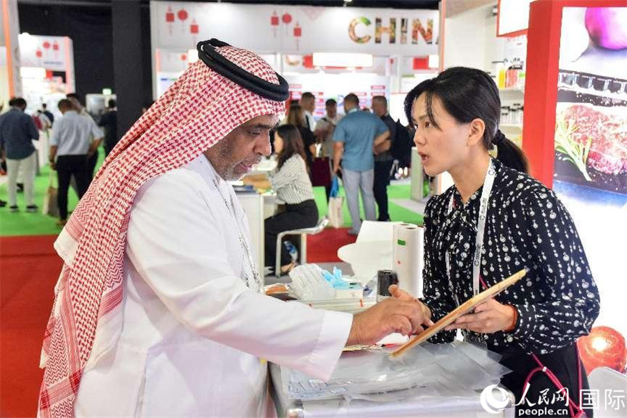 參展商交流。人民網(wǎng)塔里克·易卜拉欣攝