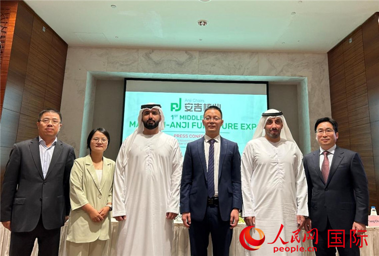 圖為與會(huì)嘉賓合影。人民網(wǎng) 閆夢(mèng)攝