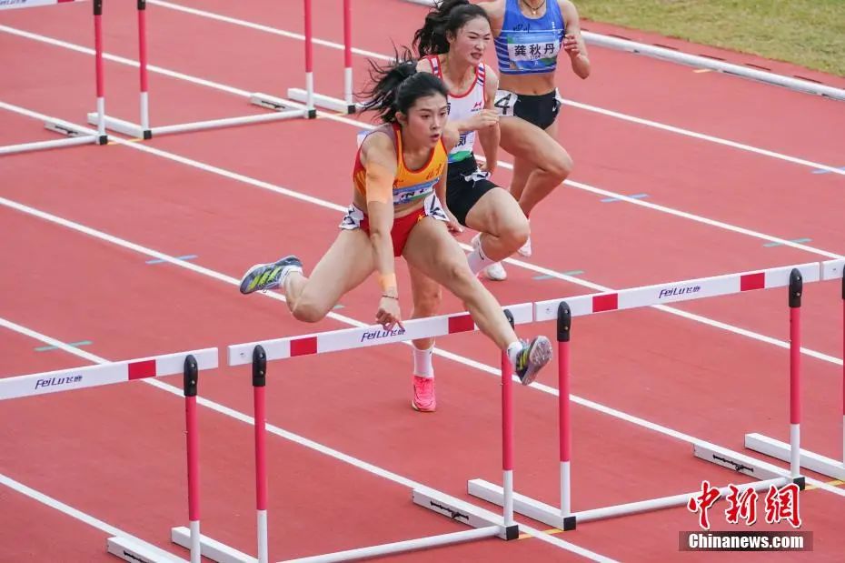 圖為吳艷妮在10日的比賽中。陳冠言 攝